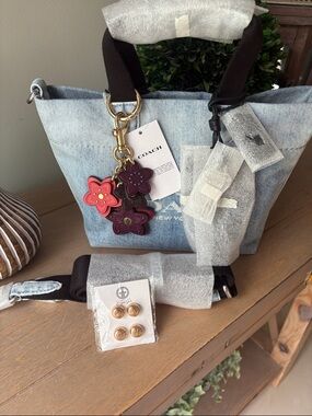 🌸COACH MINI TOUR TOTE DENIM BAG 🌸